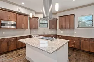 1021 Pavillion Ave, Dallas, TX 75204 - Photo 1