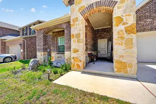 10105 Sunnyview Ln, Aubrey, TX 76227 - Photo 2