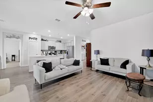 10105 Sunnyview Ln, Aubrey, TX 76227 - Photo 4