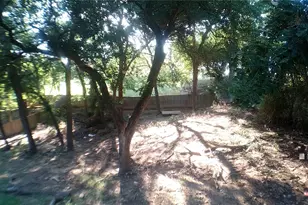 522 4th St, Grand Prairie, TX 75050 - Photo 8