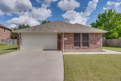 304 Mary Kay Court, Burleson, TX 76028 - Photo 2