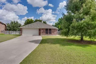 304 Mary Kay Ct, Burleson, TX 76028 - Photo 6