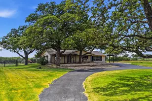 1229 Briarwood St, Weatherford, TX 76087 - Photo 2
