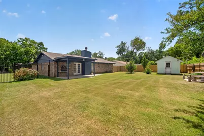 519 E 8th Street, Irving, TX 75060 - Photo 24