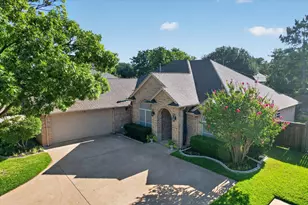 7312 Cottonwood Ct, North Richland Hills, TX 76182 - Photo 2