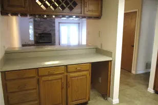 203 Yorkshire Ct, Euless, TX 76040 - Photo 4