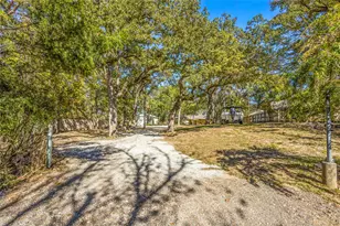 916 Kimbrough Rd, Azle, TX 76020 - Photo 2