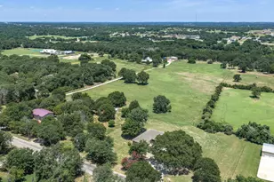 1100 Greg St, Azle, TX 76020 - Photo 32