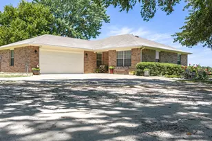 1100 Greg St, Azle, TX 76020 - Photo 2