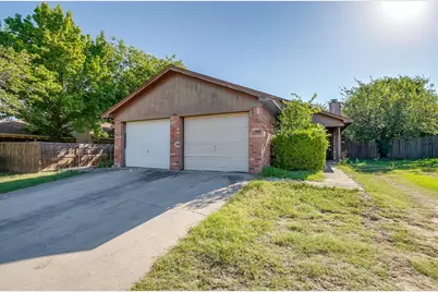 6725 Glenbrook Lane, Fort Worth, TX 76133 - Photo 2