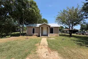 105 2nd St, Valley View, TX 76272 - Photo 8