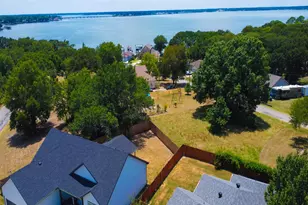 307 Coral Reef St, Gun Barrel City, TX 75156 - Photo 4