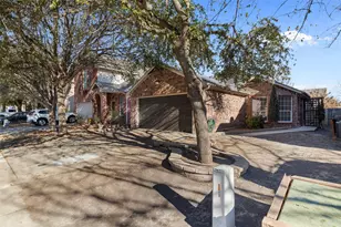 2709 Mountain Lion Dr, Fort Worth, TX 76244 - Photo 2