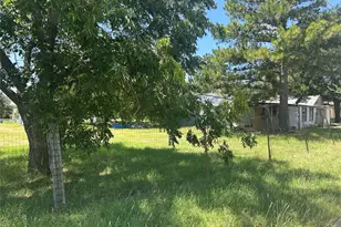 209 203 W Church St, Olney, TX 76374 - Photo 2