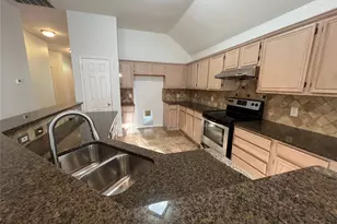 334 Touchdown Dr, Irving, TX 75063 - Photo 14