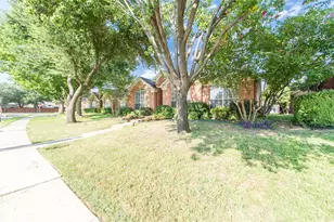 334 Touchdown Dr, Irving, TX 75063 - Photo 2