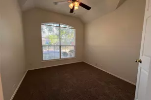 334 Touchdown Dr, Irving, TX 75063 - Photo 22