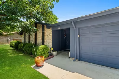 202 Fleetwood Court, Arlington, TX 76014 - Photo 2