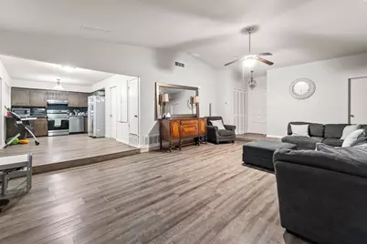 202 Fleetwood Court, Arlington, TX 76014 - Photo 4
