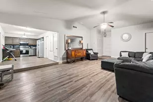 202 Fleetwood Ct, Arlington, TX 76014 - Photo 4