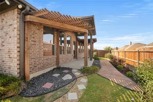 231 Carson Dr, Waxahachie, TX 75167 - Photo 2