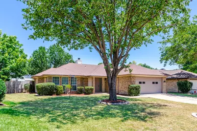 2506 McKensie Lane, Grand Prairie, TX 75052 - Photo 2