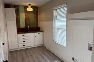 520 Crestwood Dr, Granbury, TX 76048 - Photo 12