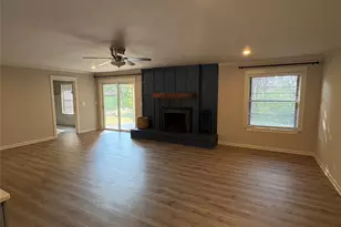 520 Crestwood Dr, Granbury, TX 76048 - Photo 6