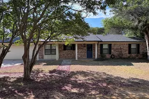 520 Crestwood Dr, Granbury, TX 76048 - Photo 1