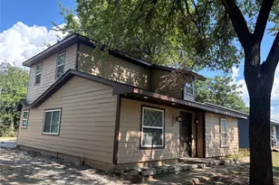 910 NE 31st, Grand Prairie, TX 75050 - Photo 4