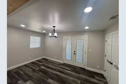 910 NE 31st, Grand Prairie, TX 75050 - Photo 14