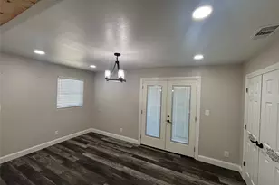 910 NE 31st, Grand Prairie, TX 75050 - Photo 14