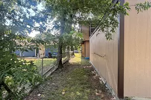 910 NE 31st, Grand Prairie, TX 75050 - Photo 40