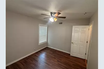 910 NE 31st, Grand Prairie, TX 75050 - Photo 18