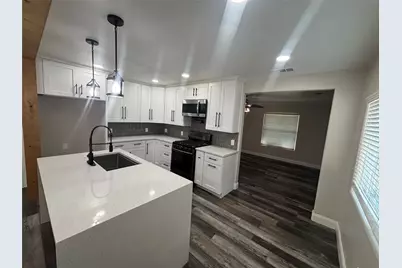 910 NE 31st, Grand Prairie, TX 75050 - Photo 8