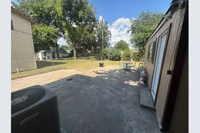 910 NE 31st, Grand Prairie, TX 75050 - Photo 38
