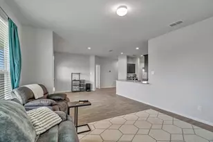9752 New Bern Dr, Fort Worth, TX 76108 - Photo 4