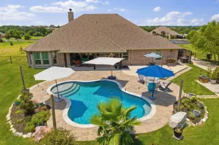 2711 Naomi Ct, Farmersville, TX 75442 - Photo 2