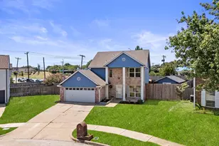 622 Mission Hills Dr, Arlington, TX 76018 - Photo 2