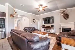 822 Graham Dr, Burleson, TX 76028 - Photo 10