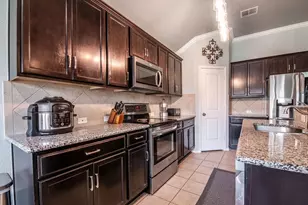 822 Graham Dr, Burleson, TX 76028 - Photo 14