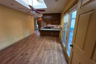 2216 Daisy Ln, Fort Worth, TX 76111 - Photo 6
