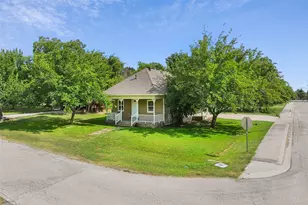 441 W Lake St, Krum, TX 76249 - Photo 32