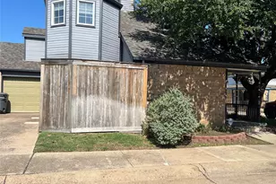 10913 Gable Dr, Dallas, TX 75229 - Photo 2