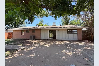 2111 Royal Oaks Drive, Irving, TX 75060 - Photo 18