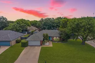 100 Downwood Dr, Burleson, TX 76028 - Photo 2