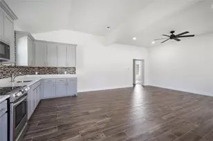 1905 S Walnut St, Sherman, TX 75090 - Photo 8