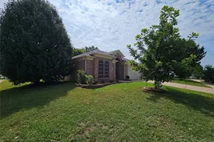 1128 Marshall Dr, Euless, TX 76039 - Photo 2