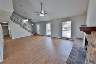 2646 Winslow Dr, Grand Prairie, TX 75052 - Photo 4