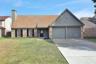 2646 Winslow Dr, Grand Prairie, TX 75052 - Photo 1